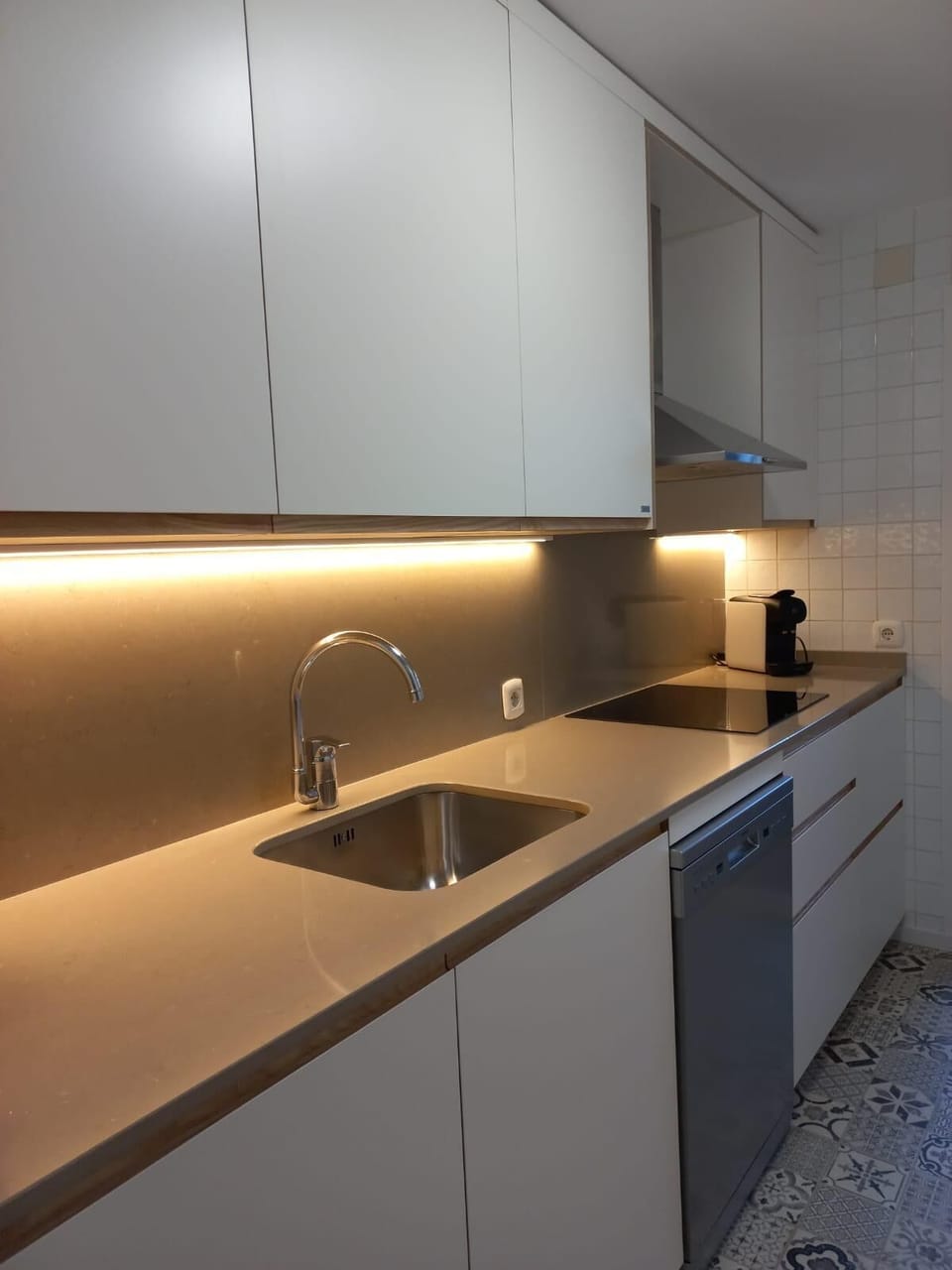 Superior Apartment, 3 Bedrooms, Partial Sea View | Private kitchen | Fridge, microwave, oven, stovetop