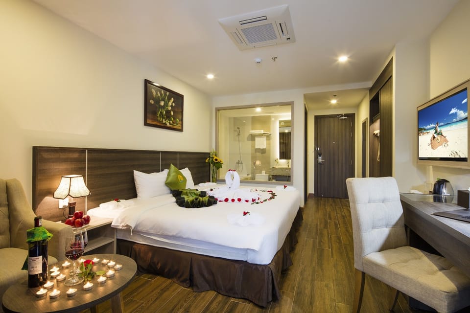 Deluxe Double Room, 1 Queen Bed | Premium bedding, minibar, in-room safe, desk