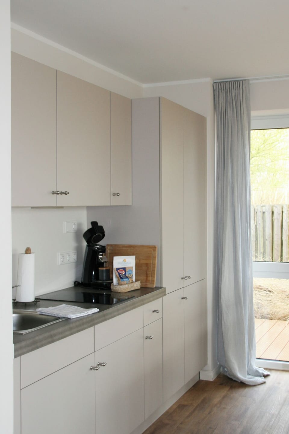 Family Suite | Private kitchen | Fridge, stovetop, coffee/tea maker, electric kettle