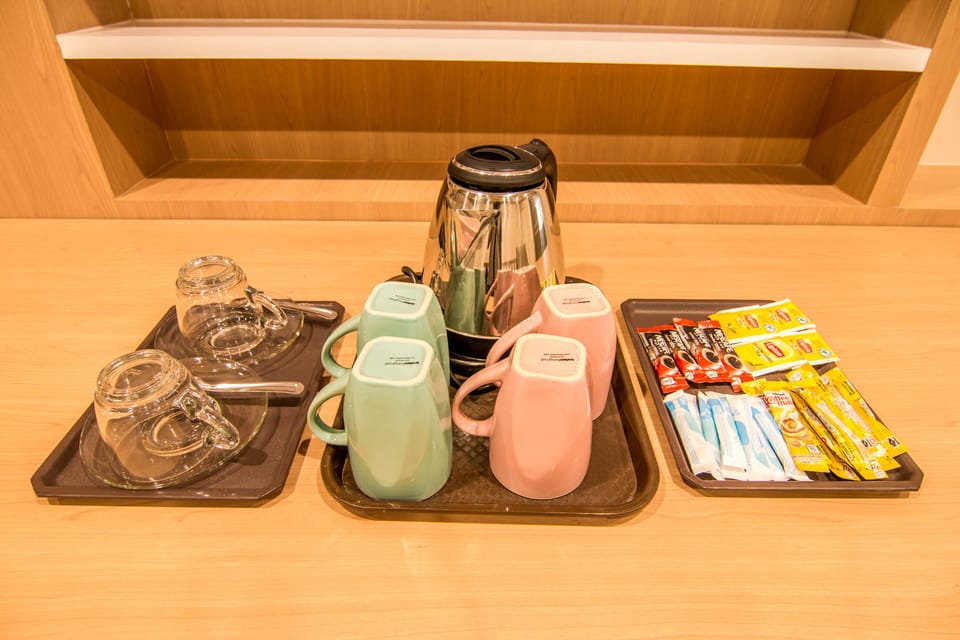 Cozy Suite with Kitchenette | In-room safe, desk, free WiFi, bed sheets