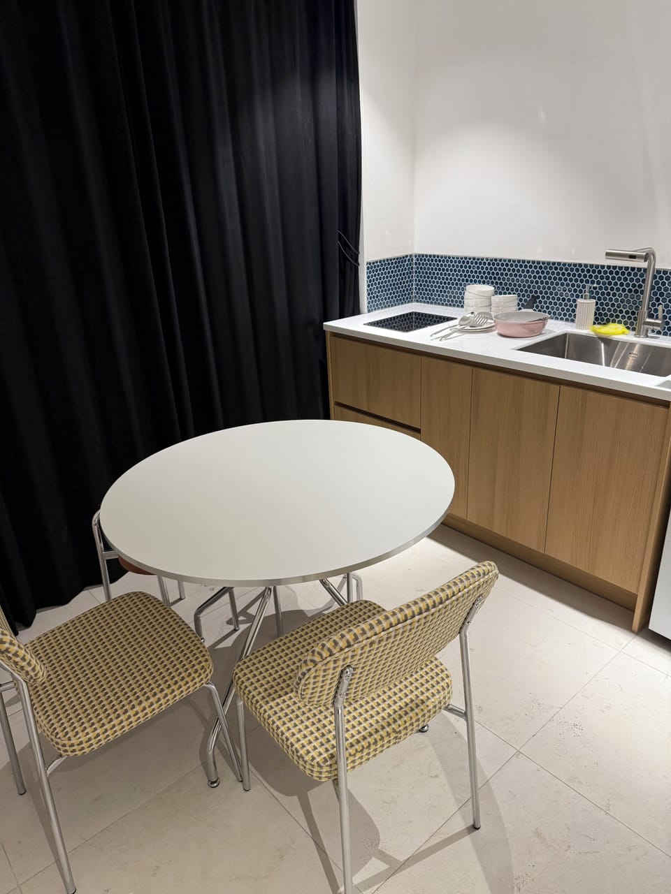 Presidential Suite | Private kitchen | Fridge, electric kettle