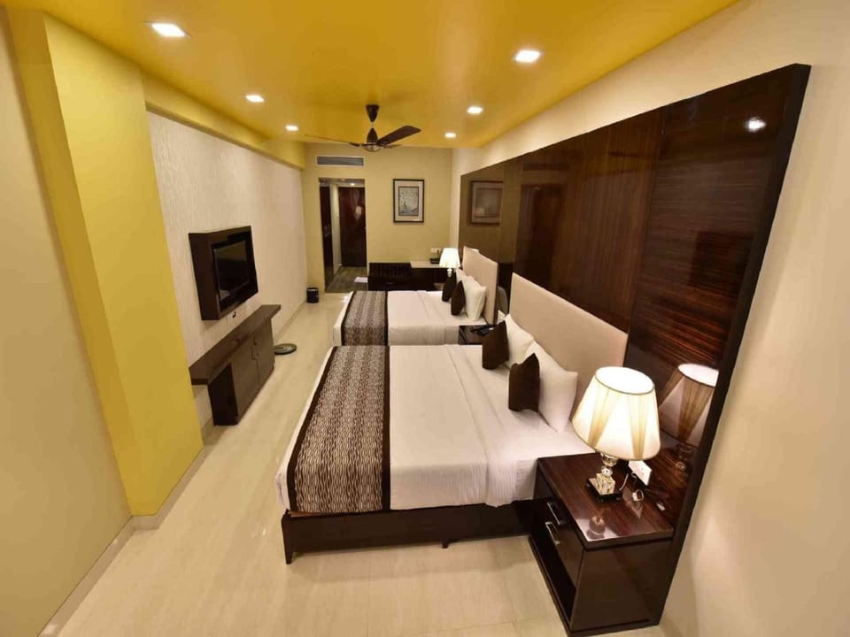 Friends and Family Room	 | Individually furnished, desk, free WiFi, bed sheets