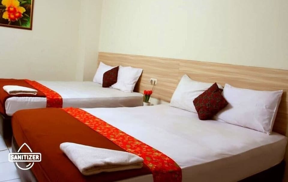 Family Room | Desk, bed sheets