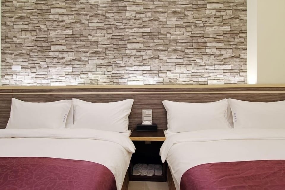 Bungalow | Minibar, desk, blackout drapes, soundproofing
