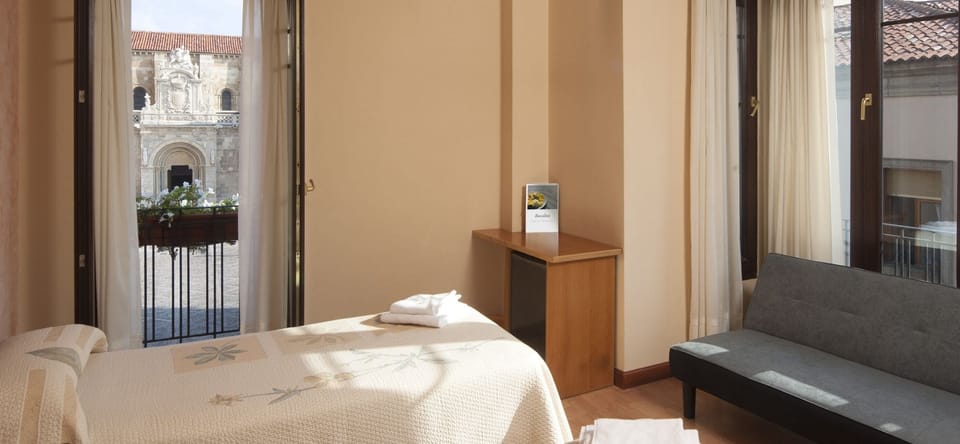Minibar, desk, soundproofing, iron/ironing board