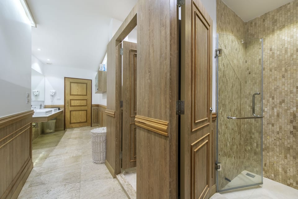Free toiletries, bidet, towels