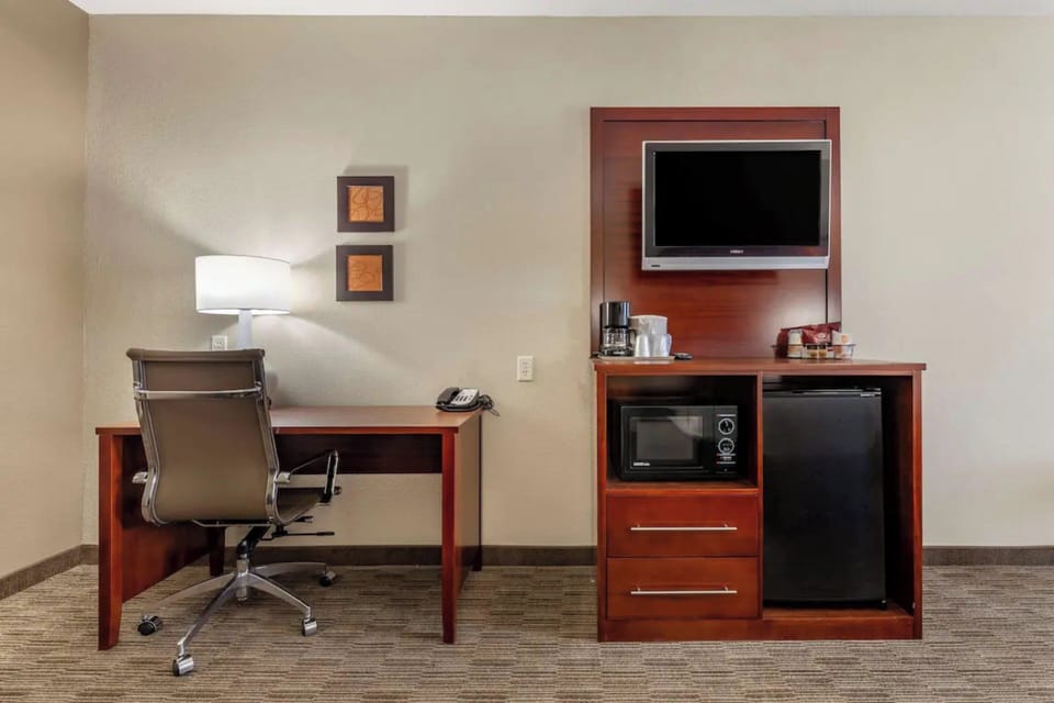 Premium bedding, down comforters, desk, blackout drapes