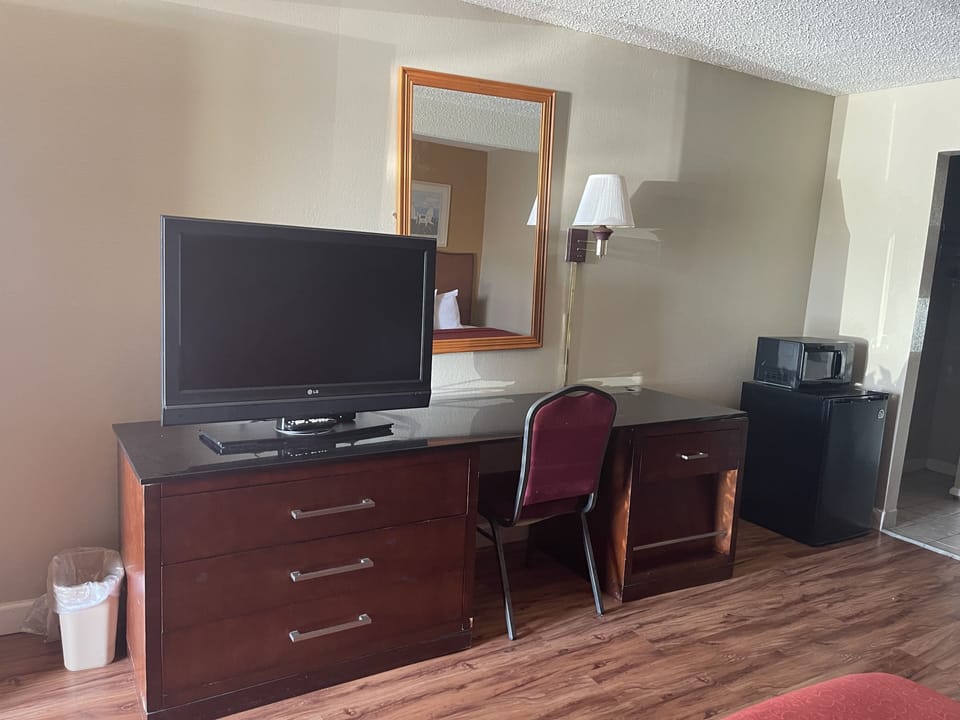Double Room | Desk, iron/ironing board, WiFi (free)