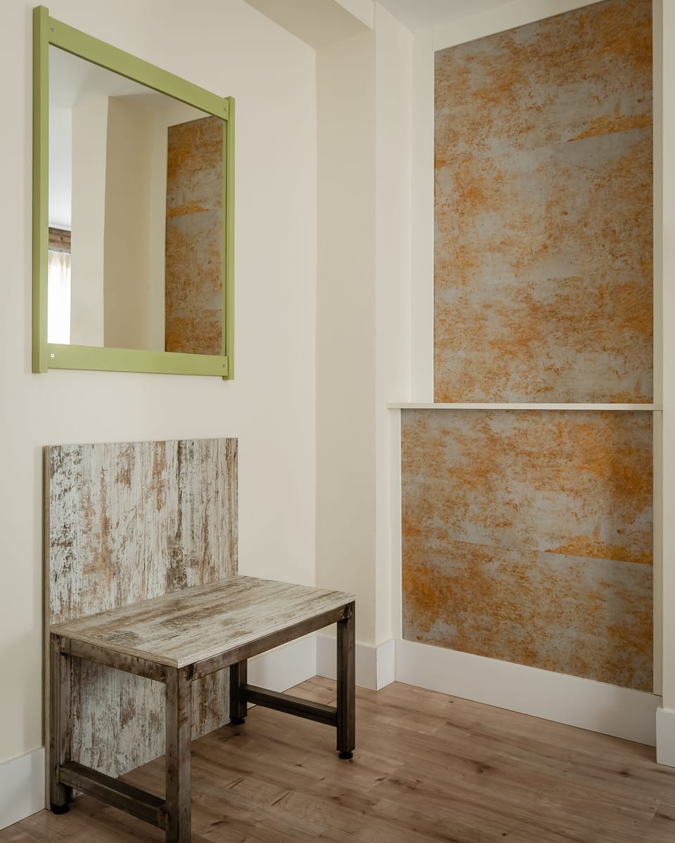 Desk, soundproofing, cribs/infant beds, free WiFi