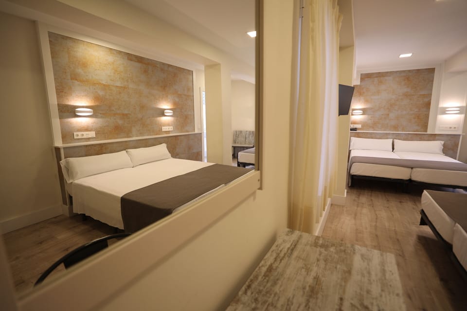 Desk, soundproofing, cribs/infant beds, free WiFi