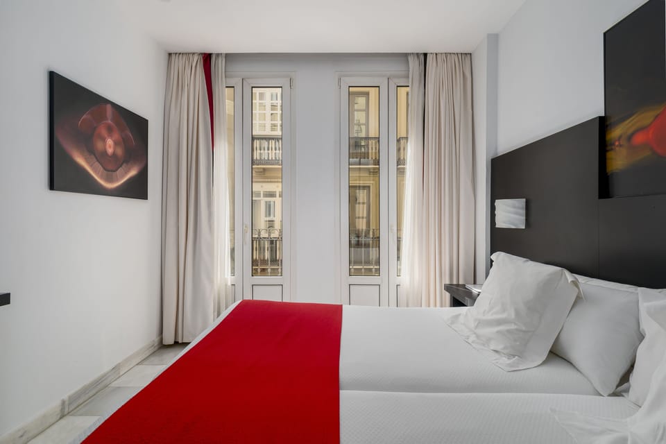 Deluxe Twin Room (City or Patio views) | Premium bedding, in-room safe, individually decorated, desk