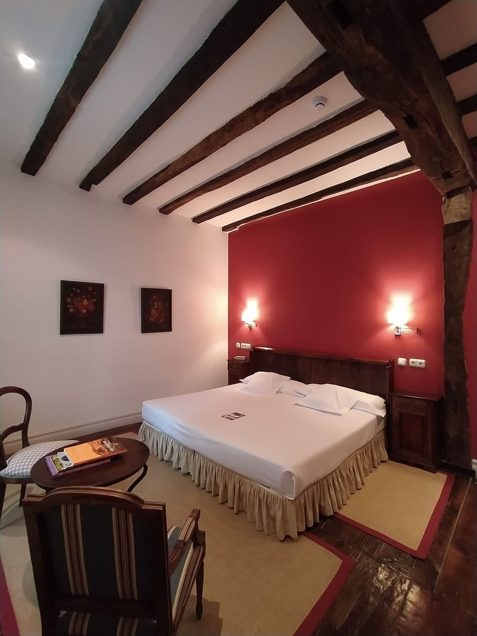 1 bedroom, minibar, desk, free WiFi