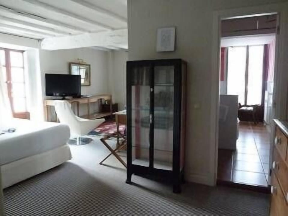 Junior Suite | 1 bedroom, minibar, desk, free WiFi