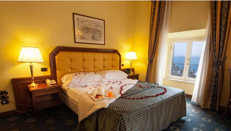 Double or Twin Room, Sea View | Minibar, in-room safe, desk, soundproofing