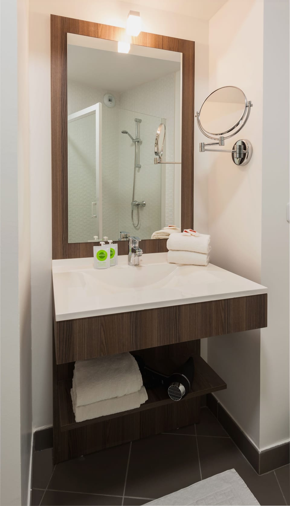 Bathroom sink