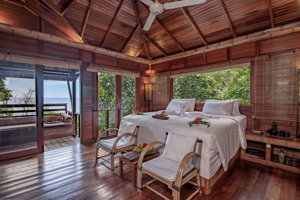 Standard Double Room, 1 King Bed, Balcony, Partial Ocean View | Minibar, individually decorated, individually furnished, bed sheets