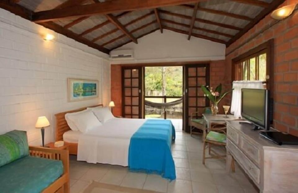 Minibar, blackout drapes, free WiFi, wheelchair access