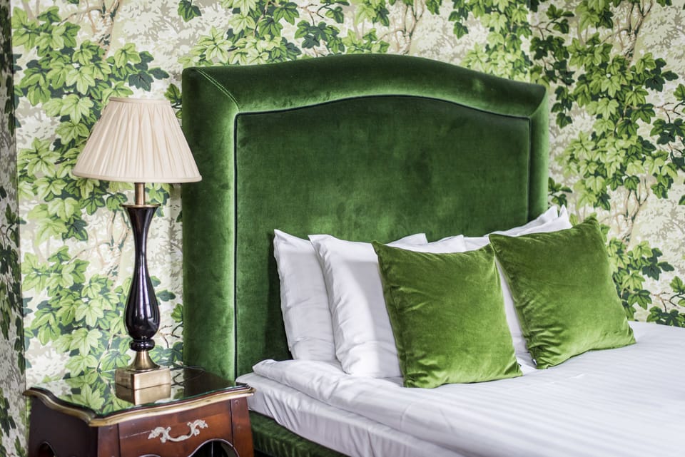 Classic Small med 140-cm dubbelsäng | Individually decorated, individually furnished, blackout drapes