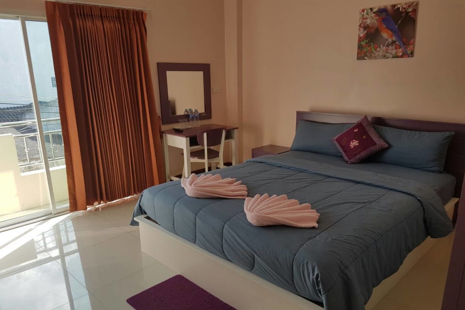 Standard Double Room | Desk, WiFi (free)