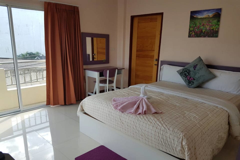 Standard Double Room | Desk, WiFi (free)