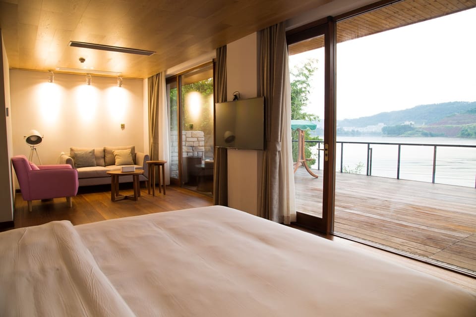 Bay of Bengal | Premium bedding, down comforters, desk, blackout drapes