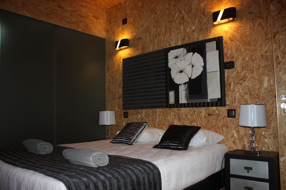 Double Room | Blackout drapes, soundproofing, free WiFi, bed sheets