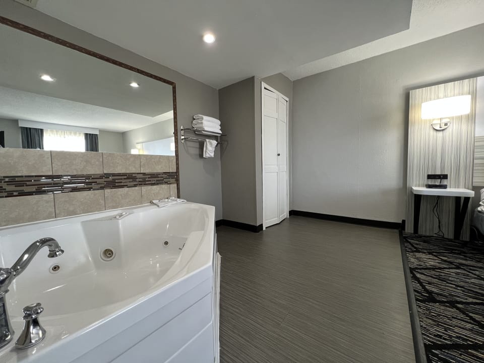 Studio Suite, 1 King Bed, Non Smoking | Desk, blackout drapes, iron/ironing board, cribs (free)