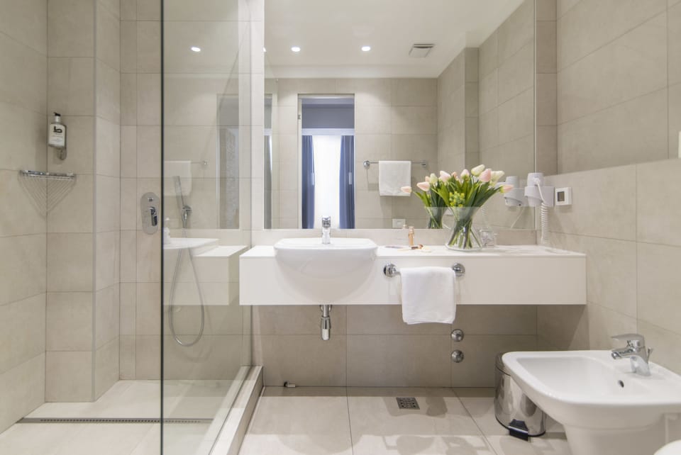 Superior Room, 1 Bedroom | Bathroom | Shower, hair dryer, bathrobes, slippers