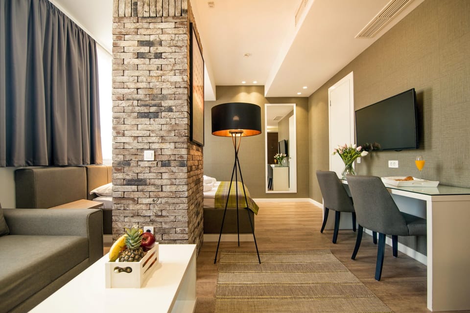 Superior Room, 1 Bedroom | Hypo-allergenic bedding, minibar, in-room safe, blackout drapes
