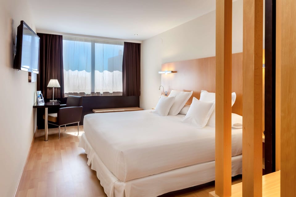Down comforters, minibar, in-room safe, desk