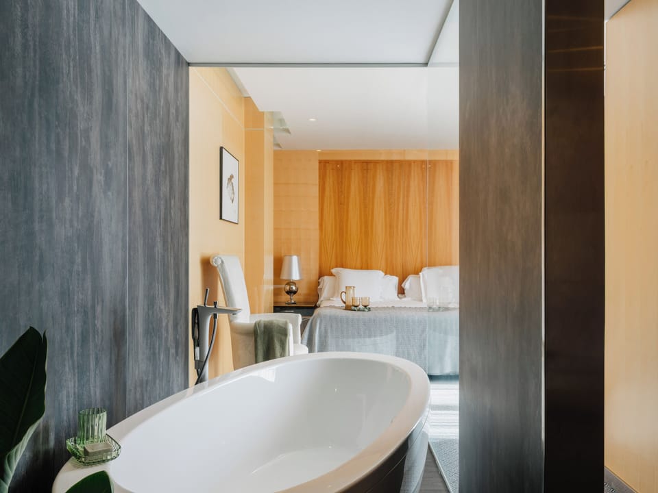 Suite, Sea View | Bathroom | Free toiletries, towels