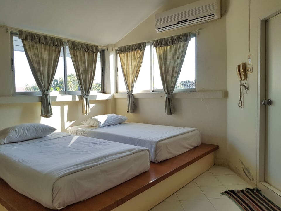 Superior Twin Room | Desk, free WiFi, bed sheets