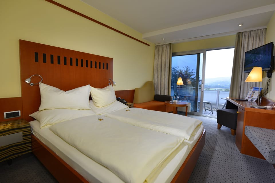 Comfort Double Room, Valley View | Hypo-allergenic bedding, in-room safe, desk, free WiFi