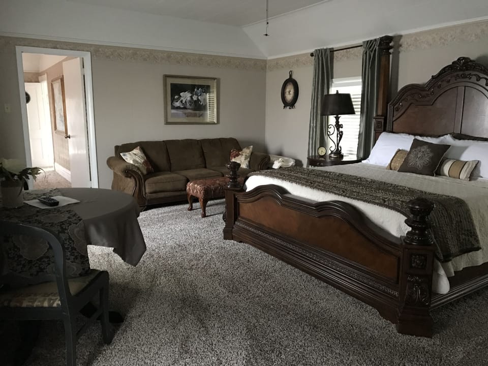 Magnolia Suite	 | 1 bedroom, premium bedding, individually decorated