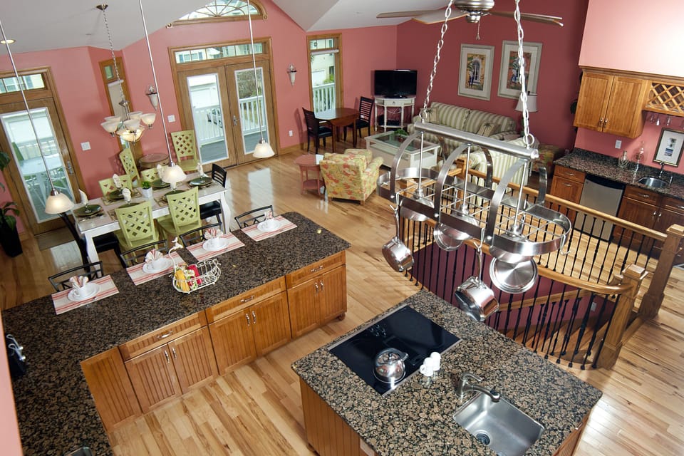 Townhome | Private kitchen | Full-size fridge, microwave, oven, stovetop