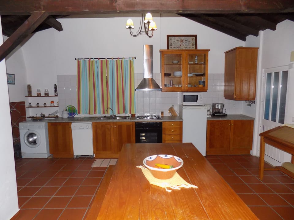 House with 3 Bedrooms Felicidadehauses | In-room dining