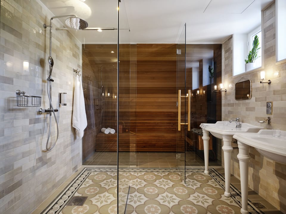 Sky Parlor Sumptuous with Sauna | Bathroom | Free toiletries, hair dryer, towels