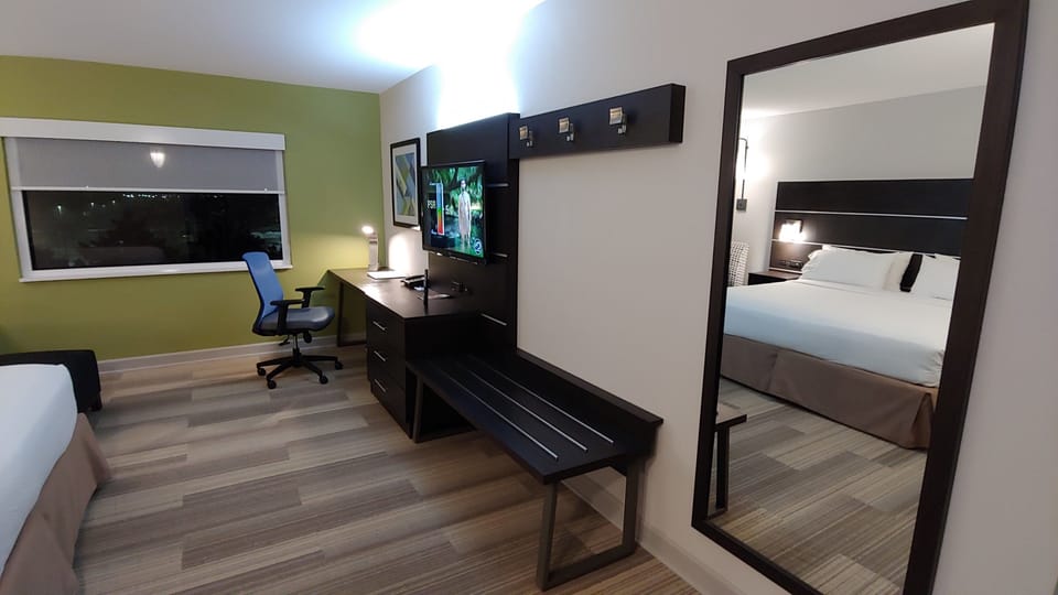 Standard Room, 1 King Bed | Premium bedding, pillowtop beds, individually decorated