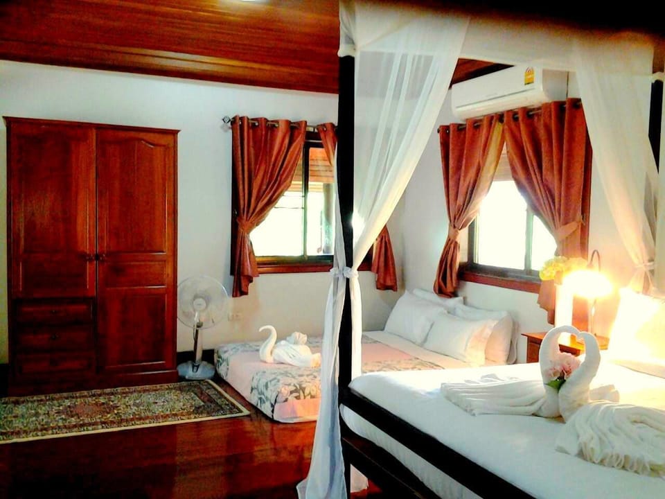 One Bedroom Villa Garden View with Round Balcony | Soundproofing, WiFi (free)