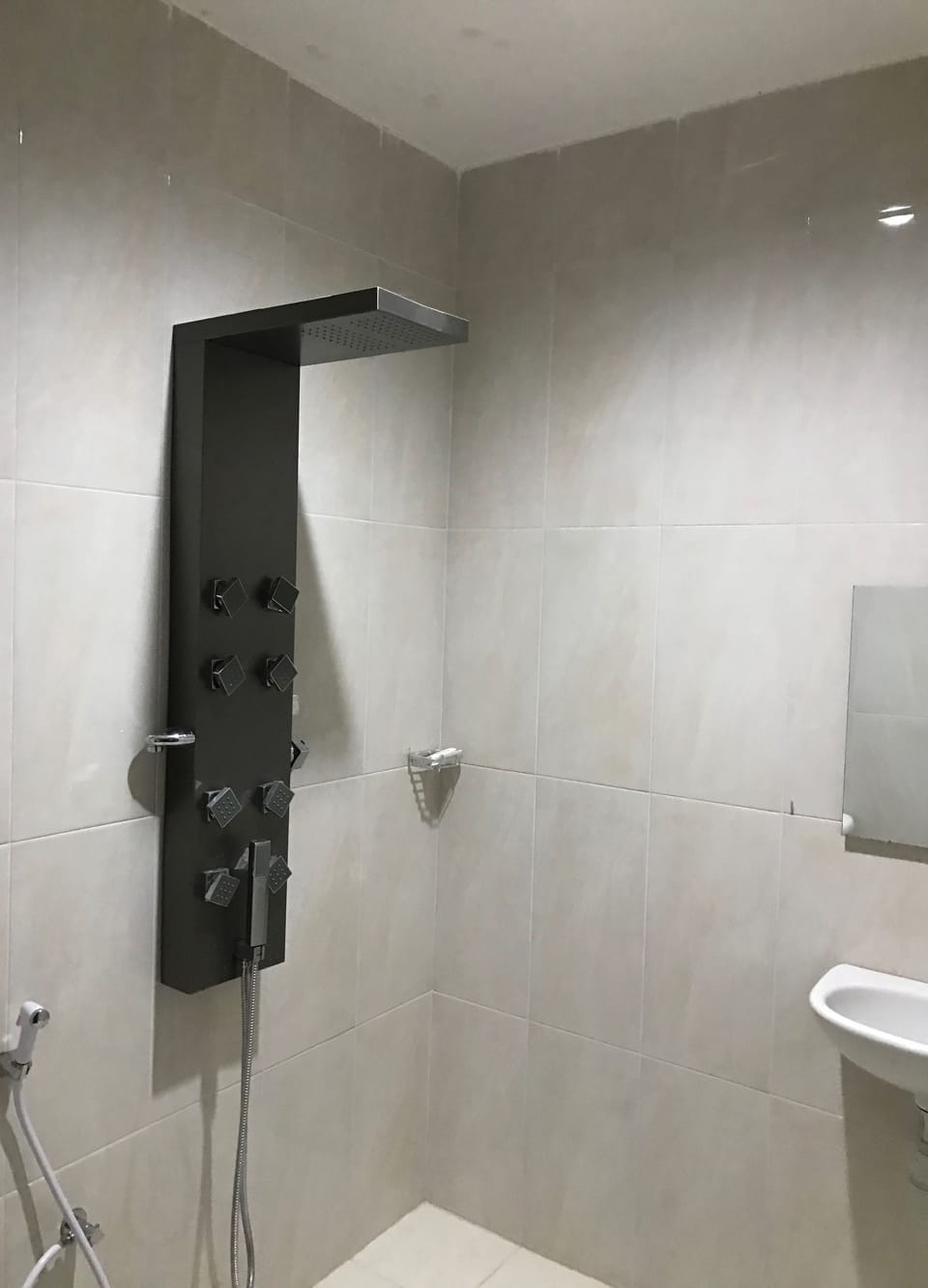 Superior Room | Bathroom | Free toiletries, towels