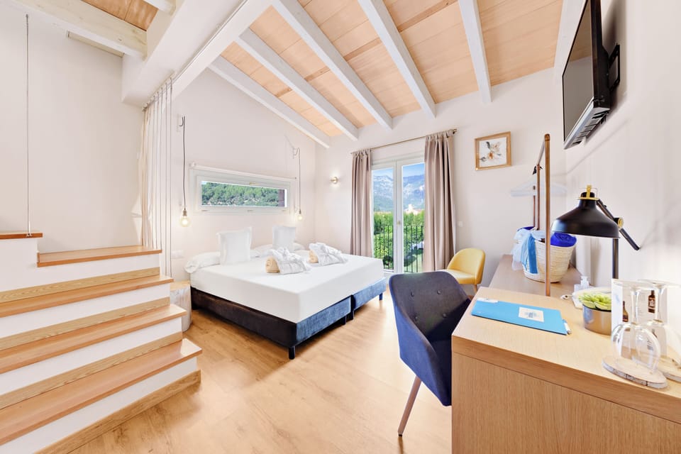 Superior Double Room, Terrace | Down comforters, minibar, in-room safe, desk