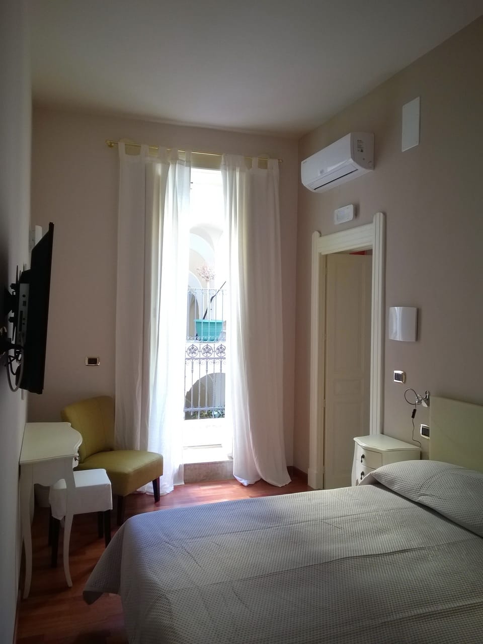 Double Room | Premium bedding, in-room safe, individually furnished, desk