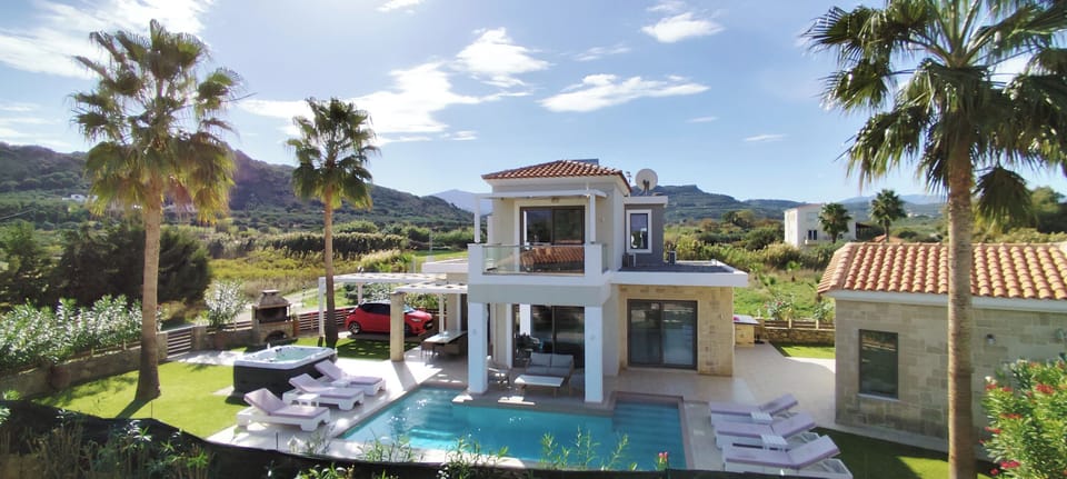 Luxury Villa, 3 Bedrooms | Garden view