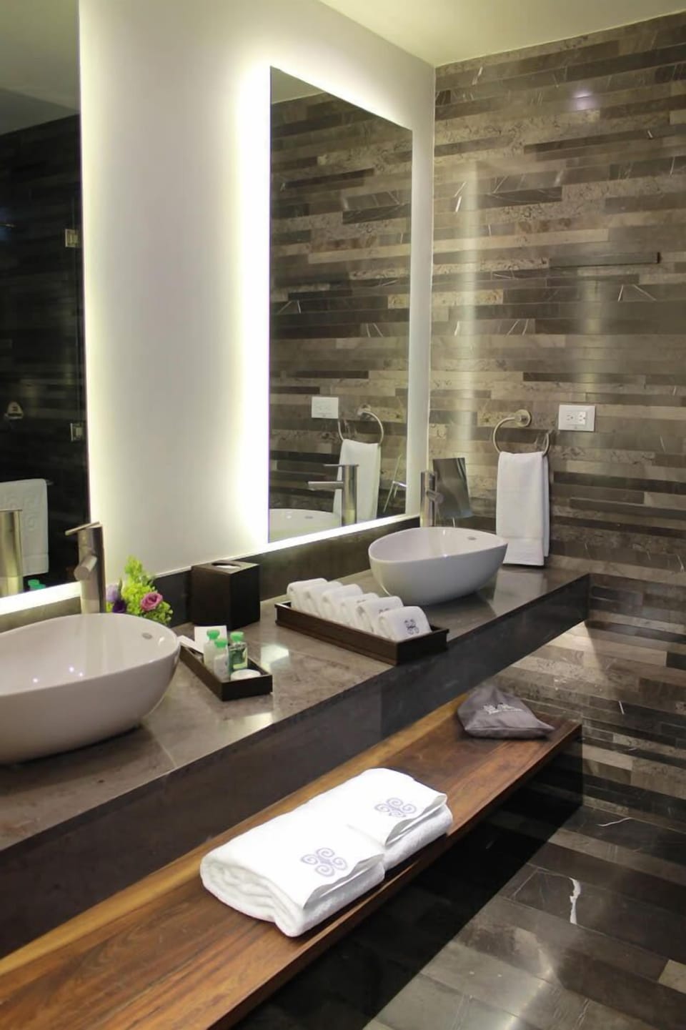 Family Room, 2 Queen Beds (Ejekatl) | Bathroom sink