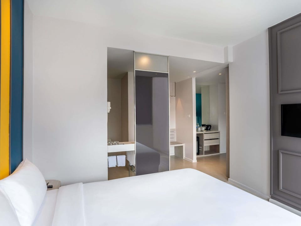 Family Suite, Multiple Beds | Minibar, in-room safe, desk, blackout drapes