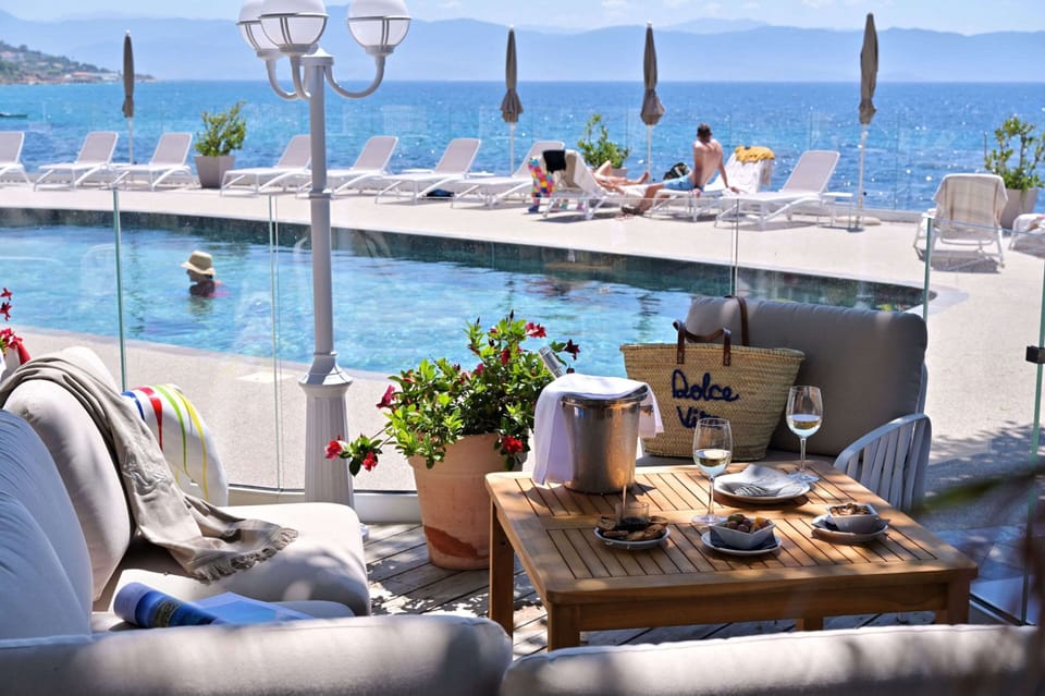 Outdoor pool, sun loungers