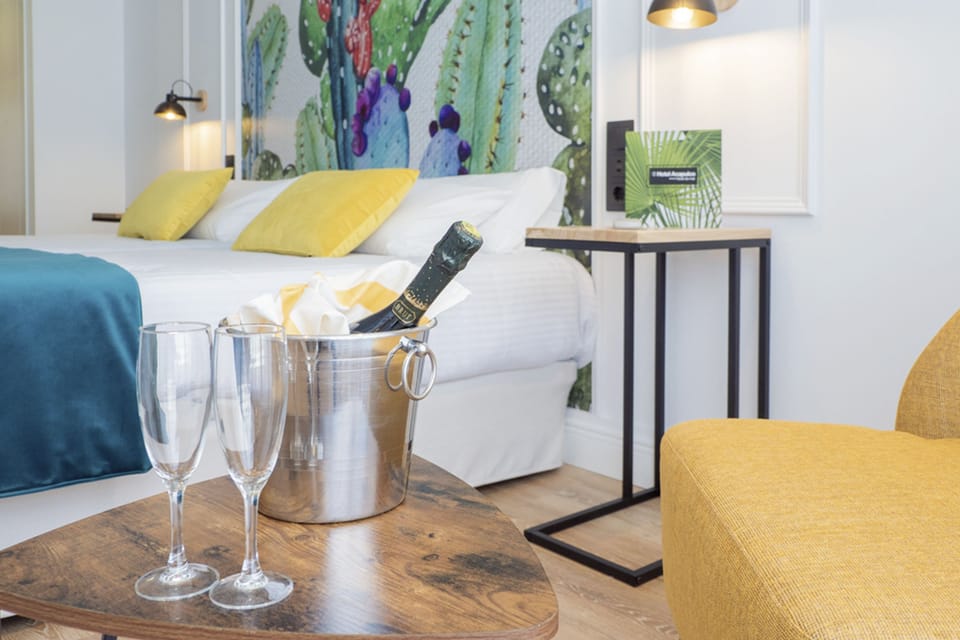 Superior Double Room, Terrace | Desk, cribs/infant beds