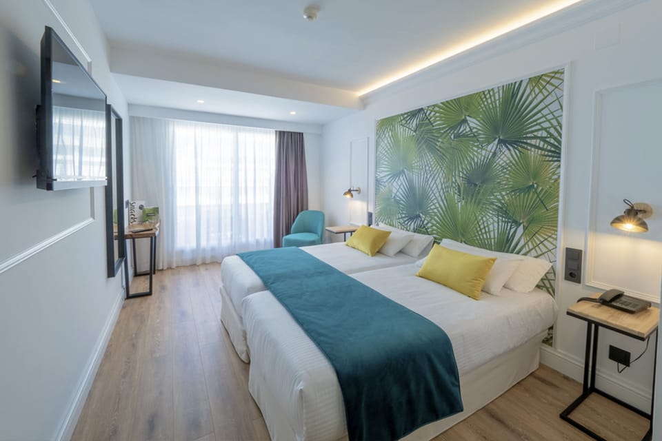Superior Double Room, Terrace | Desk, cribs/infant beds