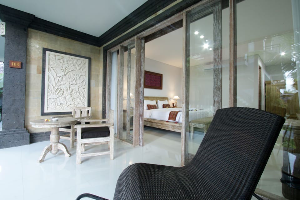 In-room safe, desk, soundproofing, rollaway beds