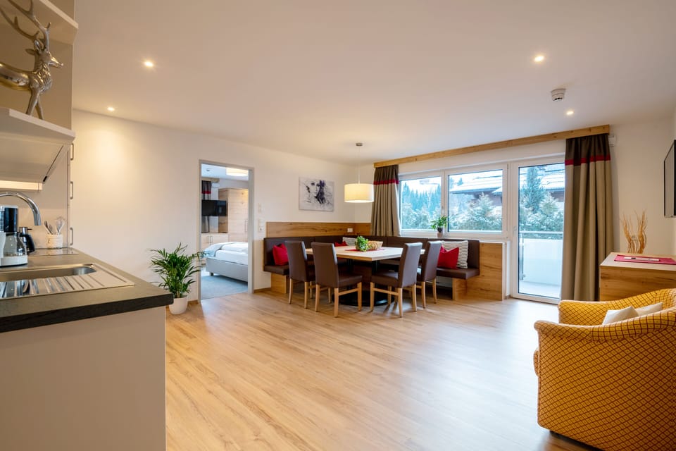 Deluxe Apartment, 3 Bedrooms, Mountain View, Mountainside (cleaning fee 180 EUR) | Living area | 32-inch LCD TV with cable channels, TV